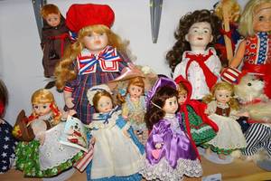 lot 385 image: Dolls - Dorothy Hamill, Madame Alexander, Ideal, Ty Bears