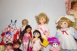 lot 398 image: Dolls - Bradley, Madame Alexander, Porcelain Bunny, Troll