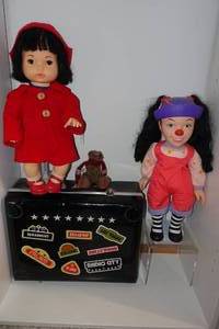 lot 405 image: Dolls with Trunk, Big Comfy Couch Loonette