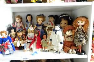 lot 410 image: Dolls - Schilling Seasoning, Retro Fashions, Porcelain