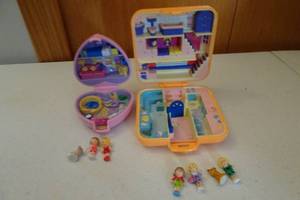 lot 529 image: Vintage Polly Pocket Toy Sets