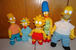 lot 534 image: The Simpsons Family Doll Set