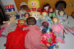 lot 544 image: Rag Dolls - Precious Moments, Multi-Race