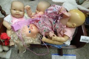 lot 562 image: Baby Dolls in Wood Bassinet