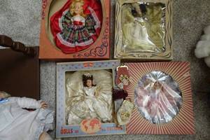 lot 565 image: Dolls in Boxes