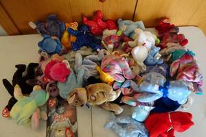 lot 574 image: Beanie Babies - Mostly Bears