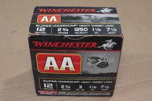 lot 169 image: 25 Winchester AA 12 Gauge 2-34 7-12 Shot Shotshells