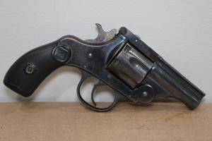 lot 1C image: Harrington & Richardson .32 S&W Auto Ejecting Second Model Top-Break Revolver - Cut Barrel