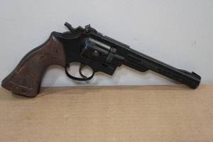 lot 13 image: Crossman Pellet Gun