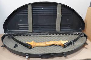 lot 20 image: Browning Hyper Cam Compound Bow
