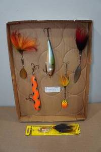 lot 20A image: 6 Muskie Lures
