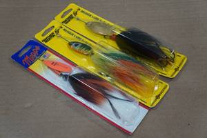 lot 21 image: 3 Muskie Lures