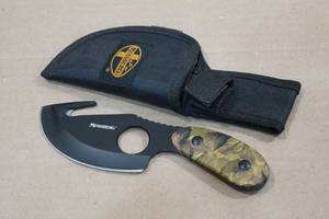 lot 29 image: Mossberg Hunting Knife