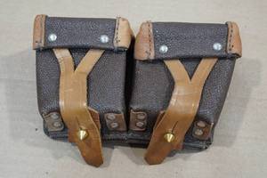 lot 37 image: Vintage WWII Russian Mosin Nagant Ammo Pouch