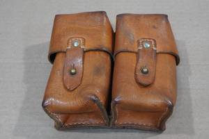 lot 38 image: Vintage WWII German Dual Leather Ammo Pouch