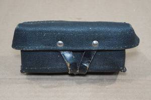 lot 39 image: Vintage Russian SKS Leather Bullet Pouch