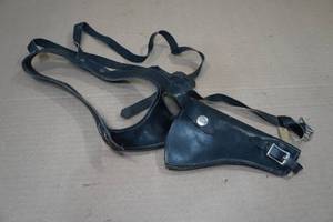 lot 64 image: Leather Shoulder Holster