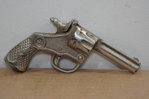 lot 74 image: Vintage 1930s Kenton S W Cast Iron Toy Cap Gun .22 Blank Starter Pistol