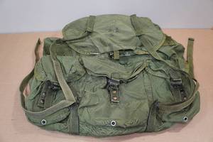lot 101 image: Olive Drab Green Duffle Bag