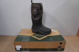 lot 102 image: Muck Boots Woody Max Hunting Boots -Mens Size 8