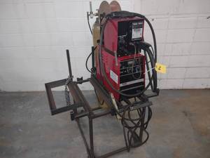 lot 2 image: Lincoln Invertec V300-PRO Wire Feed...
