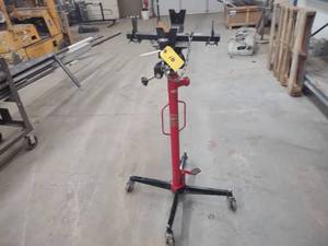 lot 16 image: 6 Ton Hydraulic Transmission Jack...
