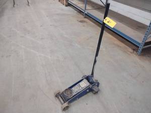 lot 21 image: Allied 3 12 Ton Floor Jack...