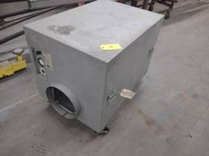 lot 14 image: International Air Filters 12024 Por...