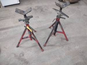 lot 30 image: (2) Ridgid VJ99 Pipe Stands, Adjust...