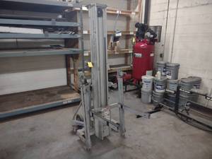 lot 31 image: Genie Superlift Contractor Model SL...