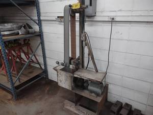 lot 39 image: 4 Belt Sander...