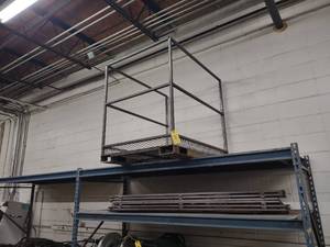 lot 34 image: Work Platform, 36x48x46...