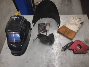 lot 90 image: Auto Darkening Welding Hood and Wel...
