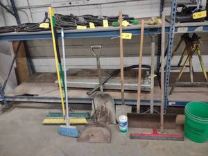 lot 123 image: Assorted Tools...