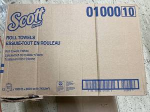 lot 72 image: 12 Rolls of Scott Brand Roll Towels