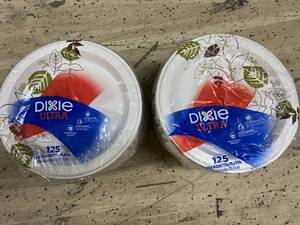 lot 74 image: 250 Dixie Ultra Paper Plates