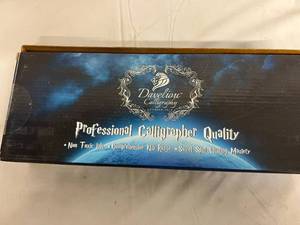 lot 86 image: Daveliou Professional Caligraphy Set - Blue