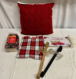 lot 7 image: Variety of Christmas Holiday Dcor