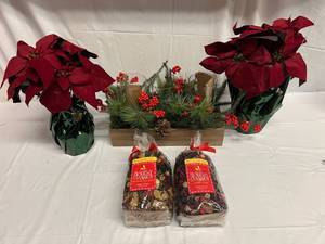 lot 11 image: Variety of Christmas Holiday Dcor