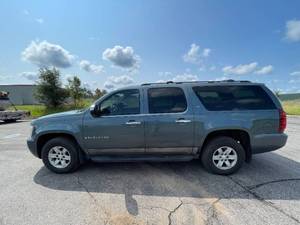 2009 Chevrolet Suburban LT - 4X4