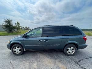 2006 Dodge Grand Caravan SXT - 2 OWNERS