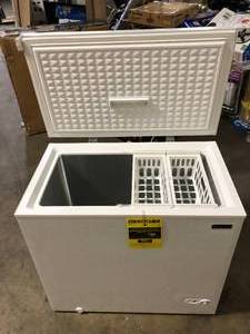 lot 34 image: Magic Chef 7.0 cu. ft. Chest Freezer in White Customer Returns See Pictures