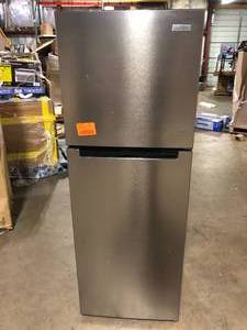 lot 36 image: Vissani 10.1 cu. ft. Top Freezer Refrigerator in Stainless Steel Customer Returns See Pictures