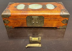 lot 10 image: Pair of Vintage Trinket Boxes - One Nautical - One Asian Motif w. lock
