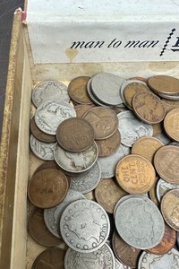 lot 11 image: Cigar Box of Mixed Unsearched US Coins