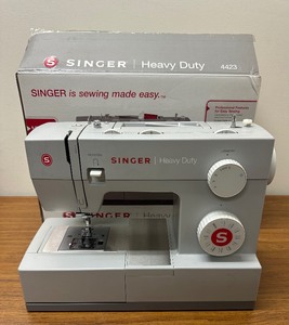 lot 27 image: Gently Used Complete Singer Sewing Machine w Box