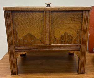 lot 36 image: Antique Corn Cob Storage Box
