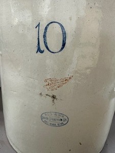 lot 44 image: Antique 10 Gallon Red Wing Crock w Handles (No Cracks)
