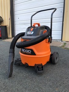 lot 50 image: Like New Working RIDGID Shop Vaccuum wMany Attachments