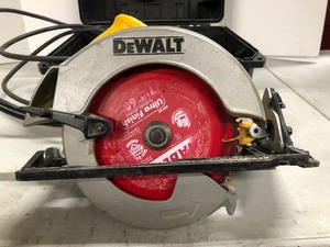 lot 53 image: Working DEWALT Model DW369 Circular Saw wCase